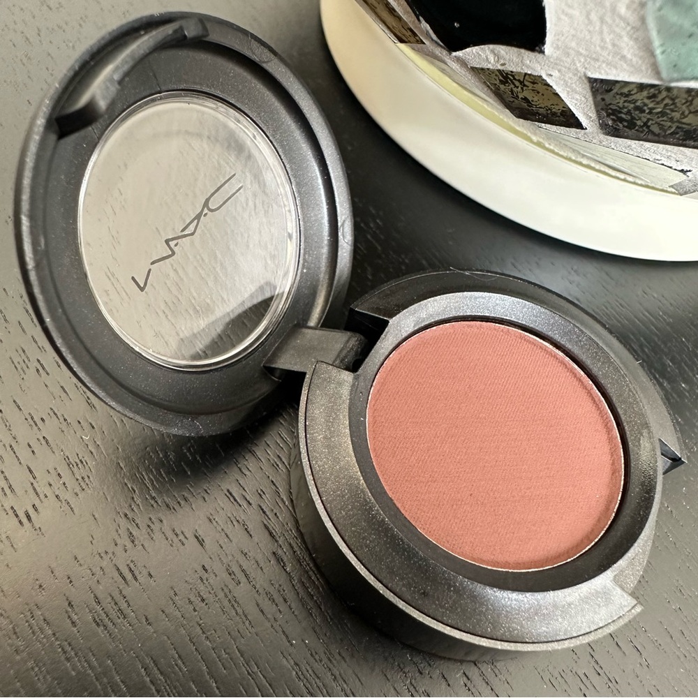 NWOT MAC EMBARK Matte Eyeshadow